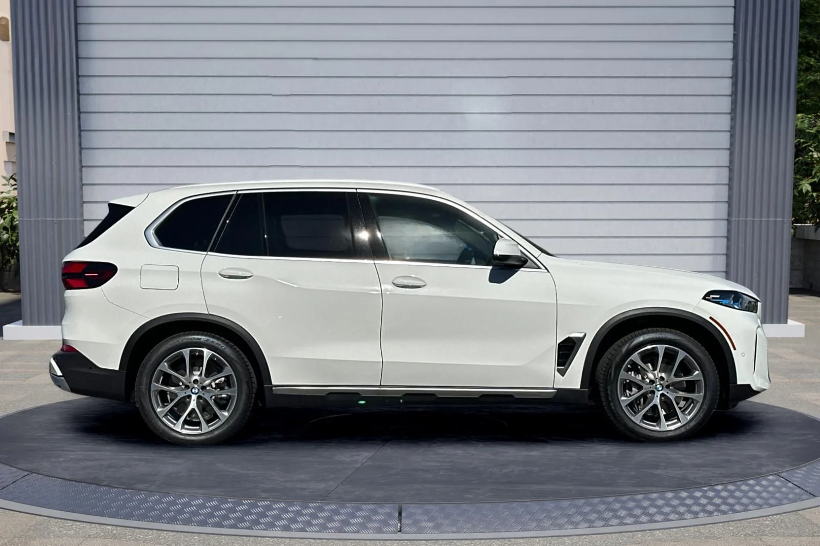New 2026 Alpine White BMW xDrive50e image 3
