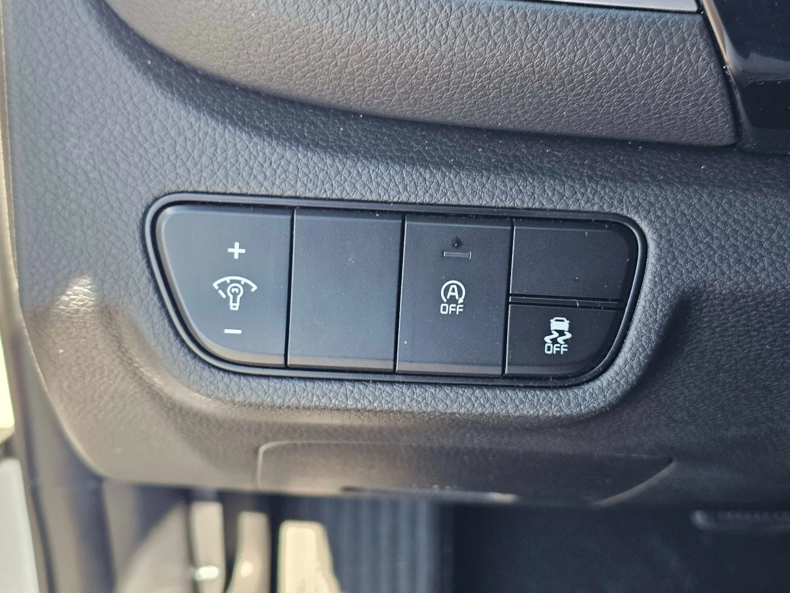 Used 2024 Clear White/Black Roof Kia S image 18