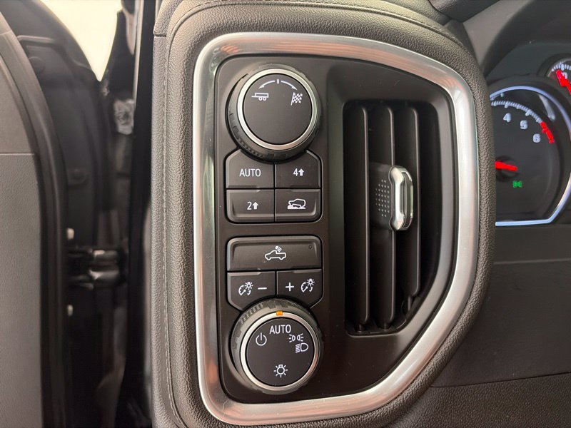 Used 2019 Black Chevrolet LT image 18