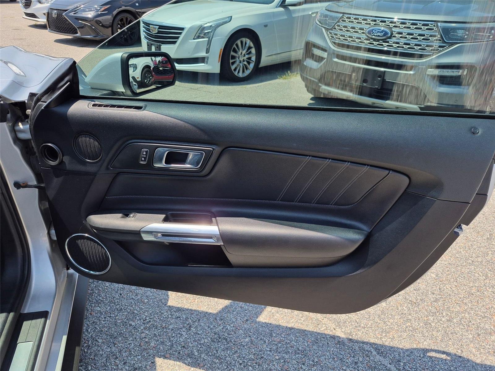 Used 2018  Ford GT Premium image 25