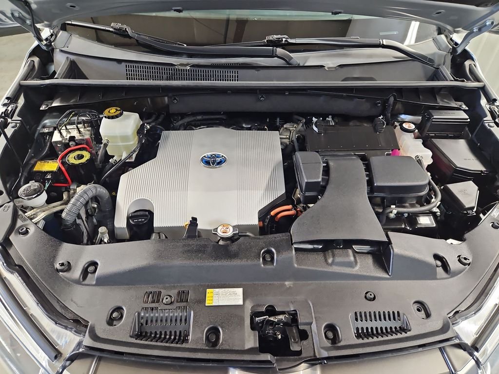 Used 2019 Silver Toyota XLE image 9