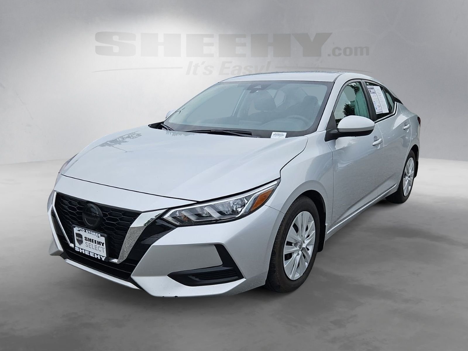 Used 2022 Silver Nissan S image 16