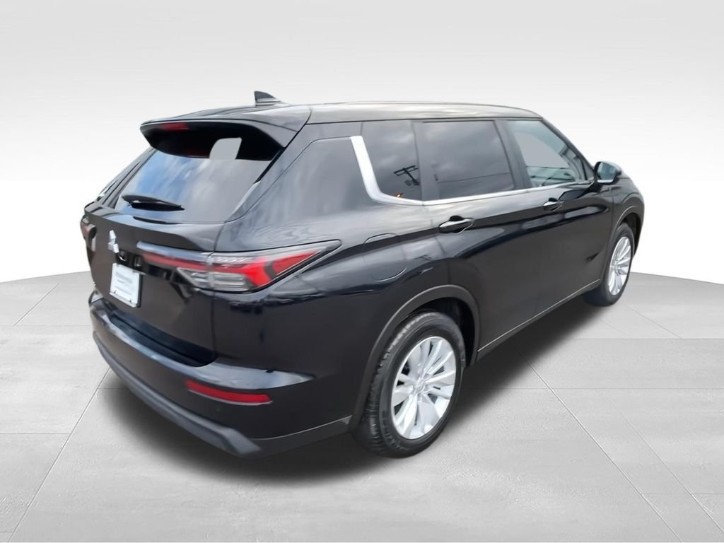 2026 Mitsubishi Outlander ES - Photo 8