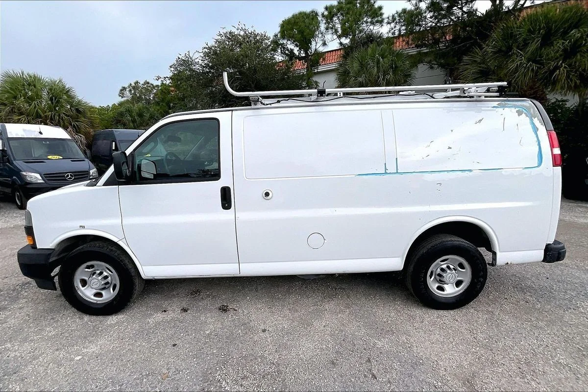 Used 2018  Chevrolet Work Van image 15