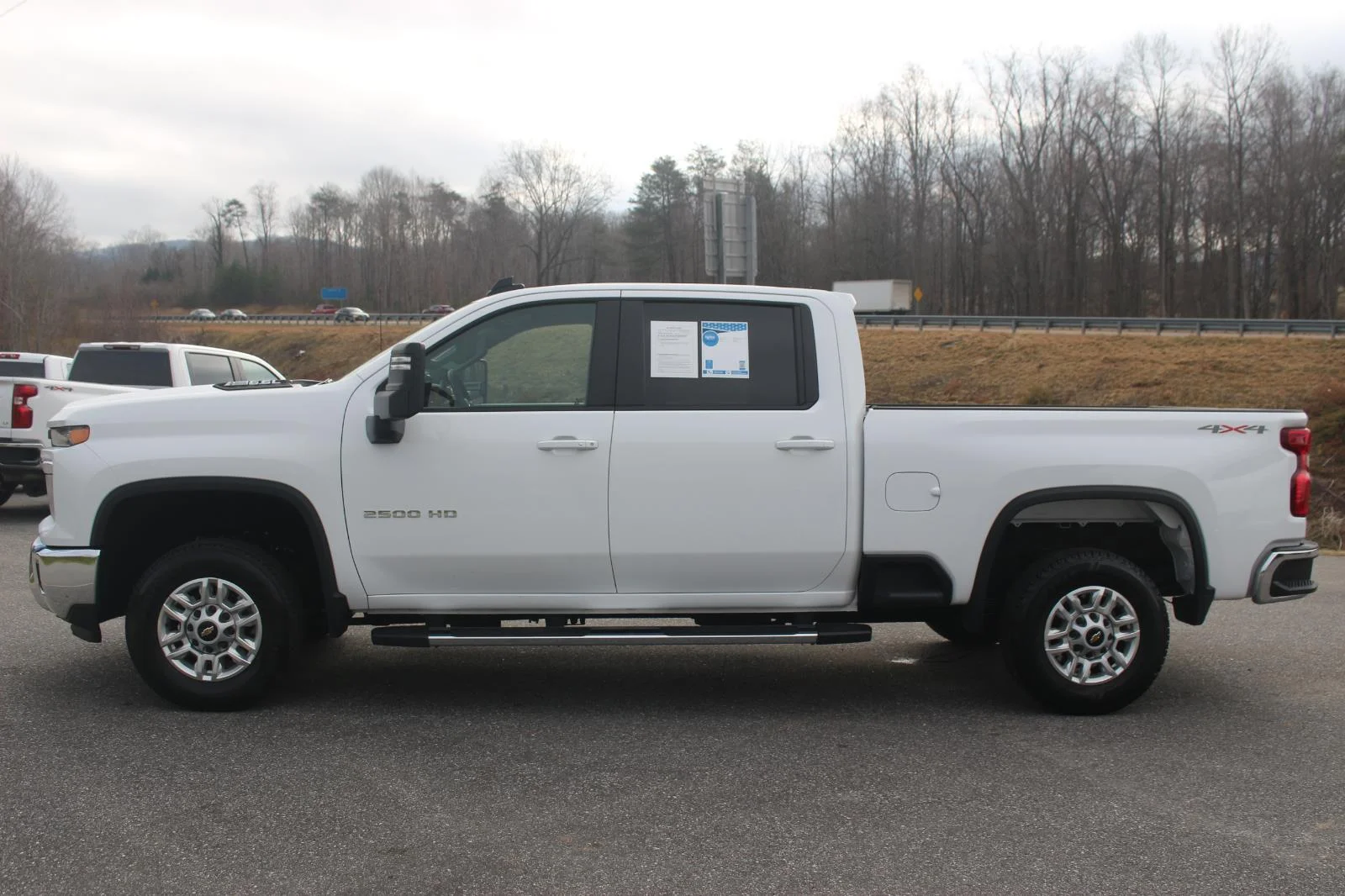 Used 2025 Summit White Chevrolet LT image 4