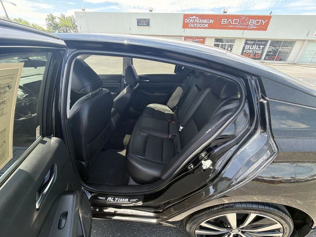 Used 2020 Black Nissan 2.5 SR image 21