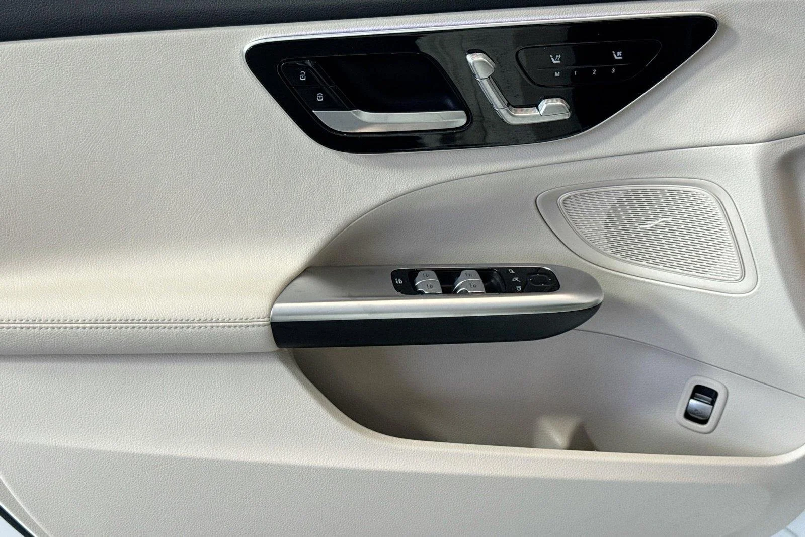 Used 2024 Polar White Mercedes-Benz C 300 image 17
