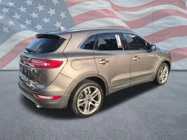 Used 2017 Silver Lincoln Reserve image 3