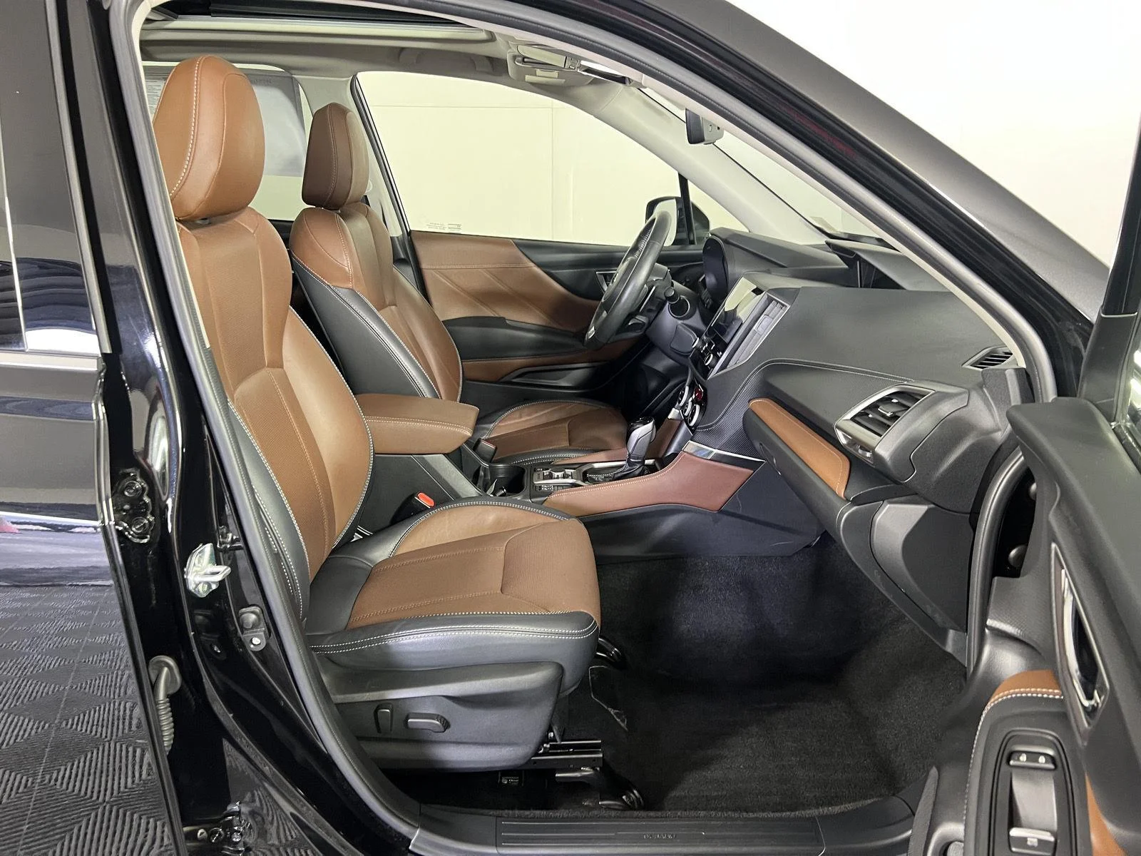 Used 2024 Crystal Black Silica Subaru Touring image 14