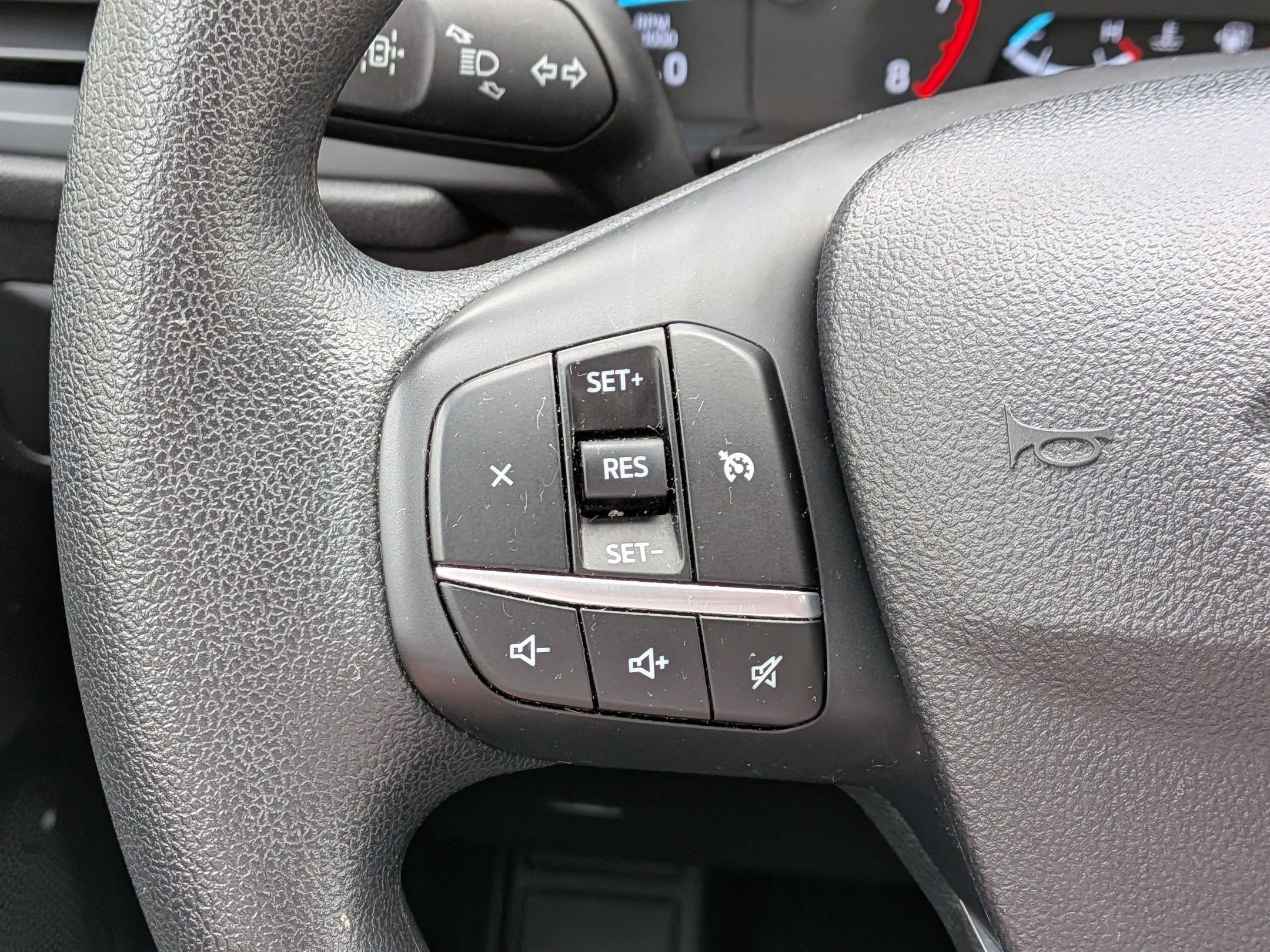 Used 2022 Oxford White Ford SE image 17