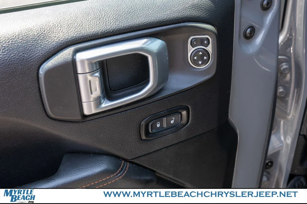 Certified Used 2021 Gray Clearcoat Jeep Mojave image 16