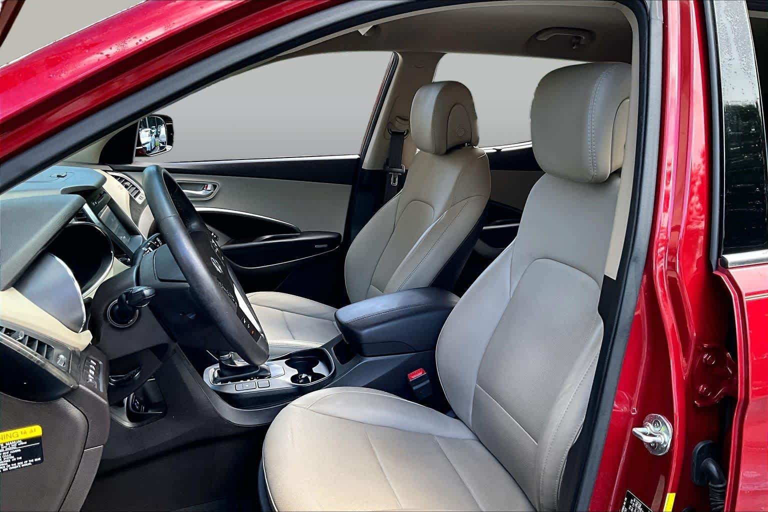 Pre-Owned 2017 Hyundai Santa Fe Sport 2.4L
