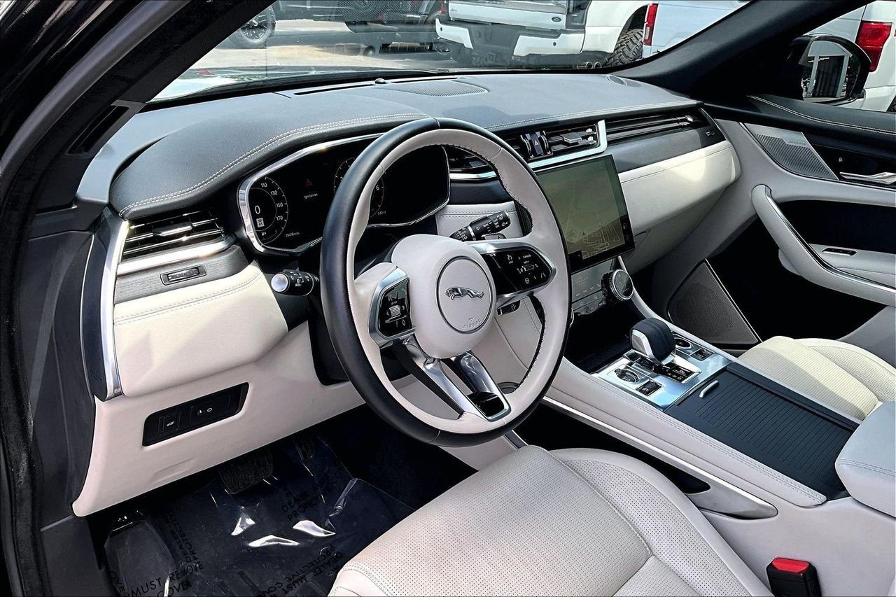 2024 Jaguar F-PACE R-Dynamic S - Photo 19