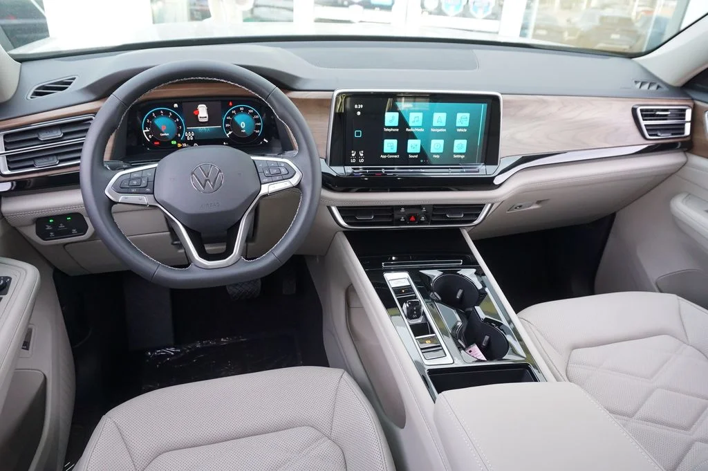 New 2026 Silver Volkswagen SE w/Technology image 15