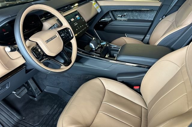 New 2026 Carpathian Grey Land Rover Dynamic SE image 9