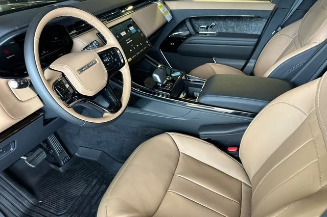 New 2026 Carpathian Grey Land Rover Dynamic SE image 9