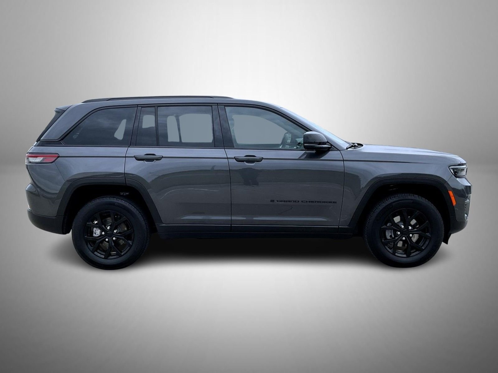 Used 2024 Gray Jeep Altitude image 4