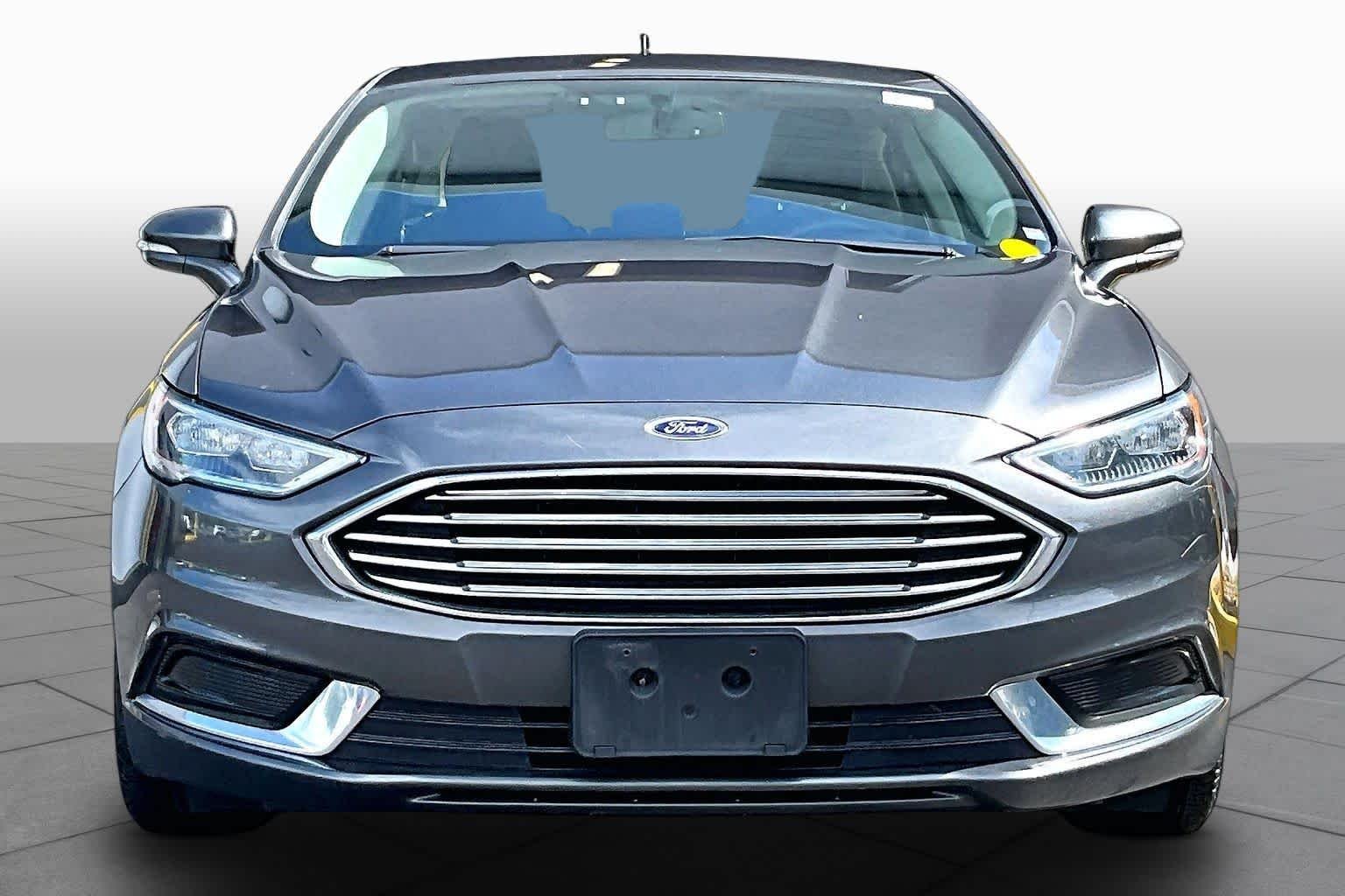 Used 2018 Magnetic Ford SE image 4