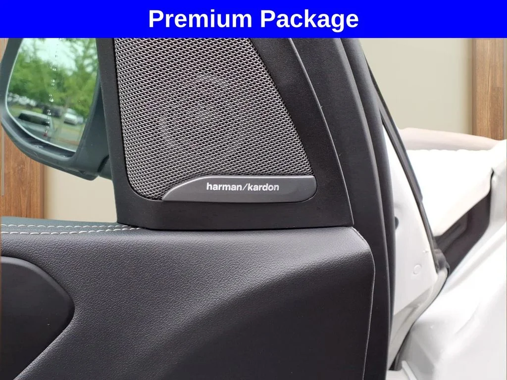 Used 2025 White BMW xDrive40i image 22