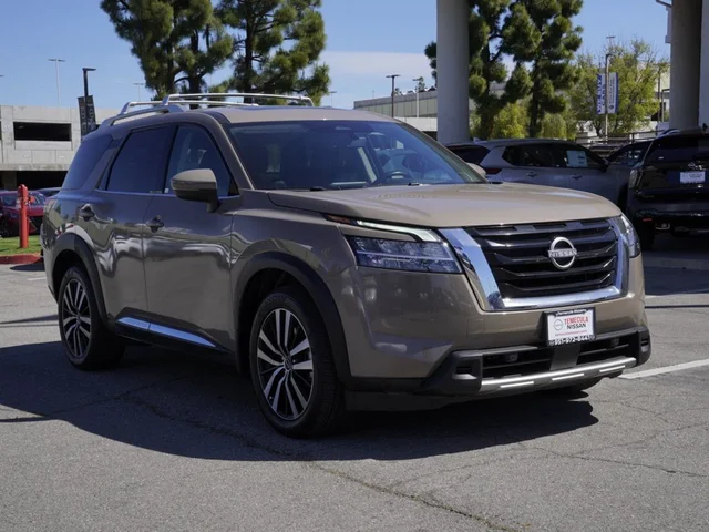 2023 Nissan Pathfinder Platinum