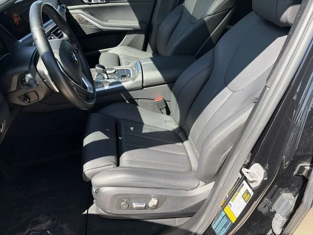 Used 2022 Black BMW sDrive40i image 11