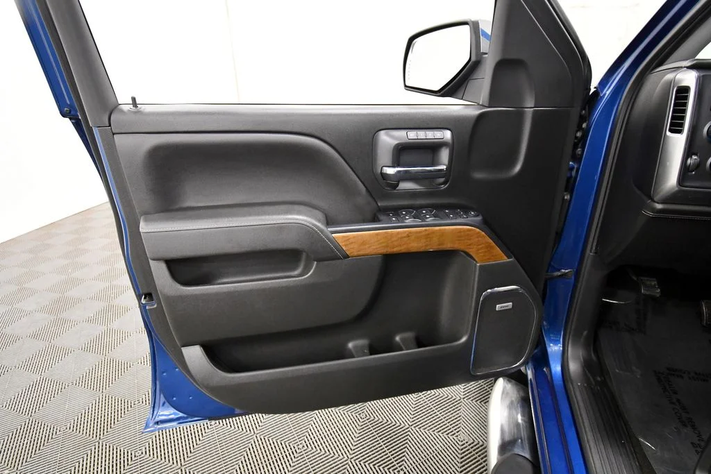 Used 2018 Blue Chevrolet LTZ image 13