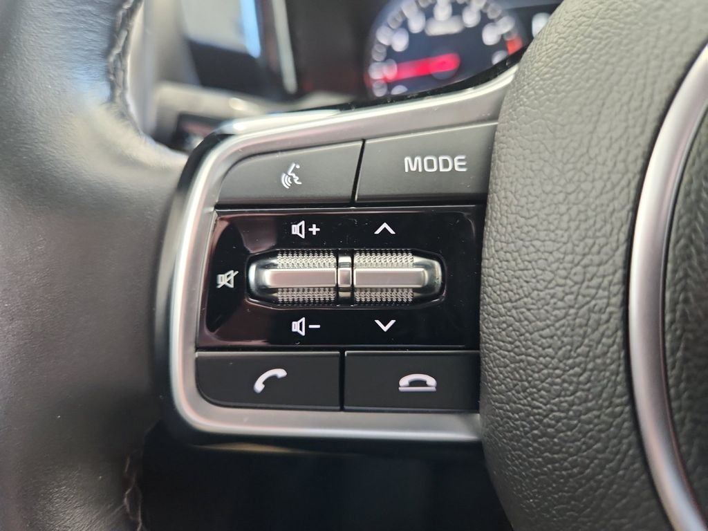 Used 2023  Kia LX image 19