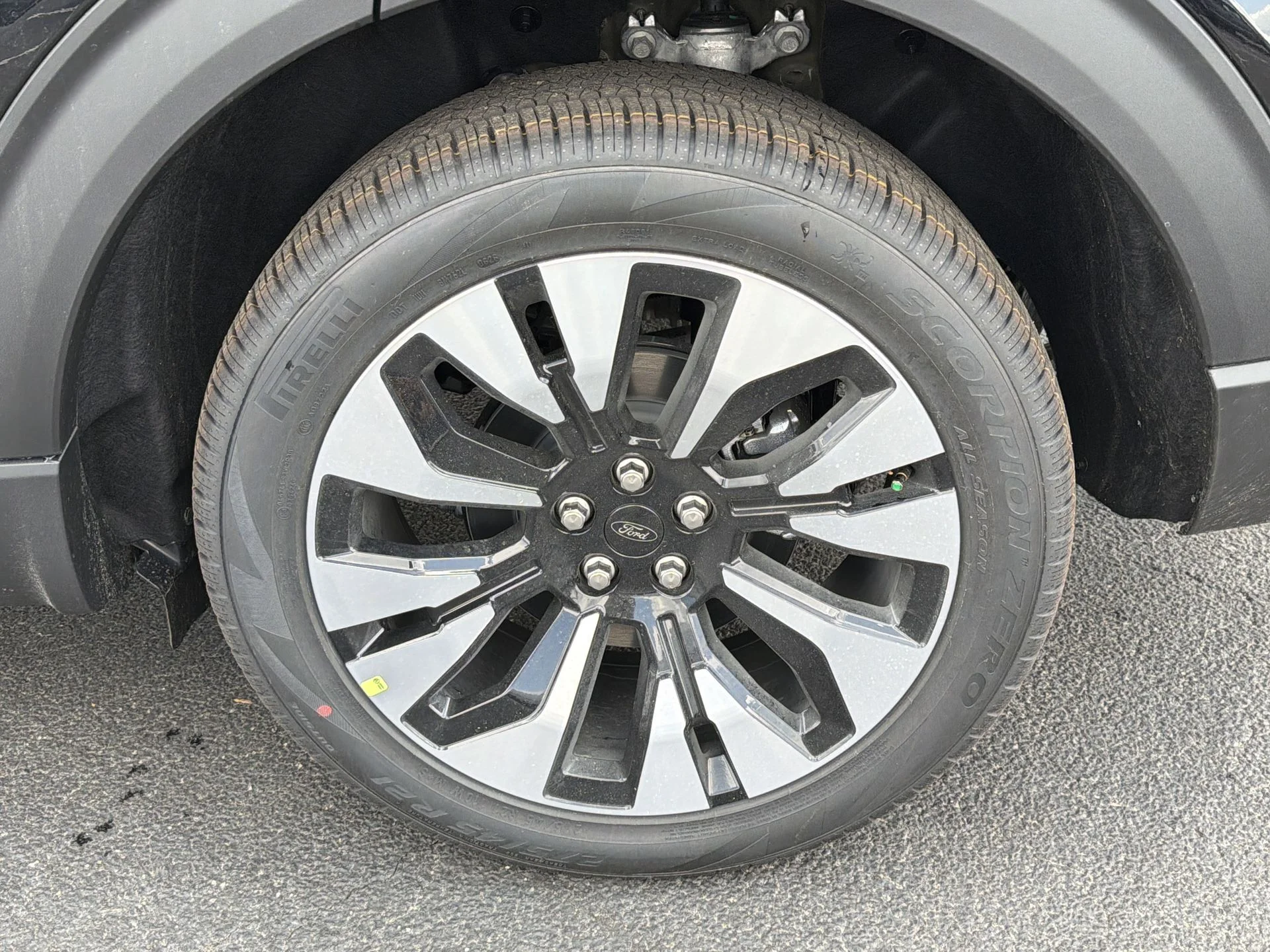 New 2026 Agate Black Metallic Ford Platinum™ image 31