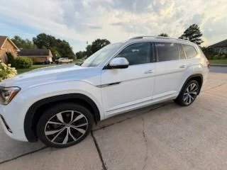 Certified Used 2024  Volkswagen 2.0T SEL Premium R-Line image 2