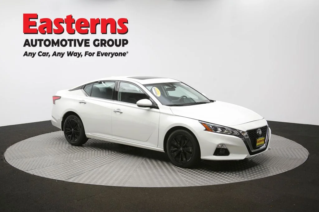 Used 2022 White Nissan 2.5 SL image 48