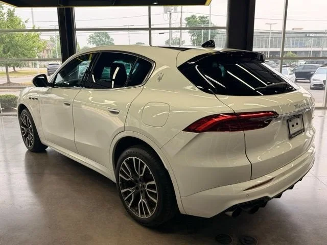 Used 2025 White Maserati Base image 4