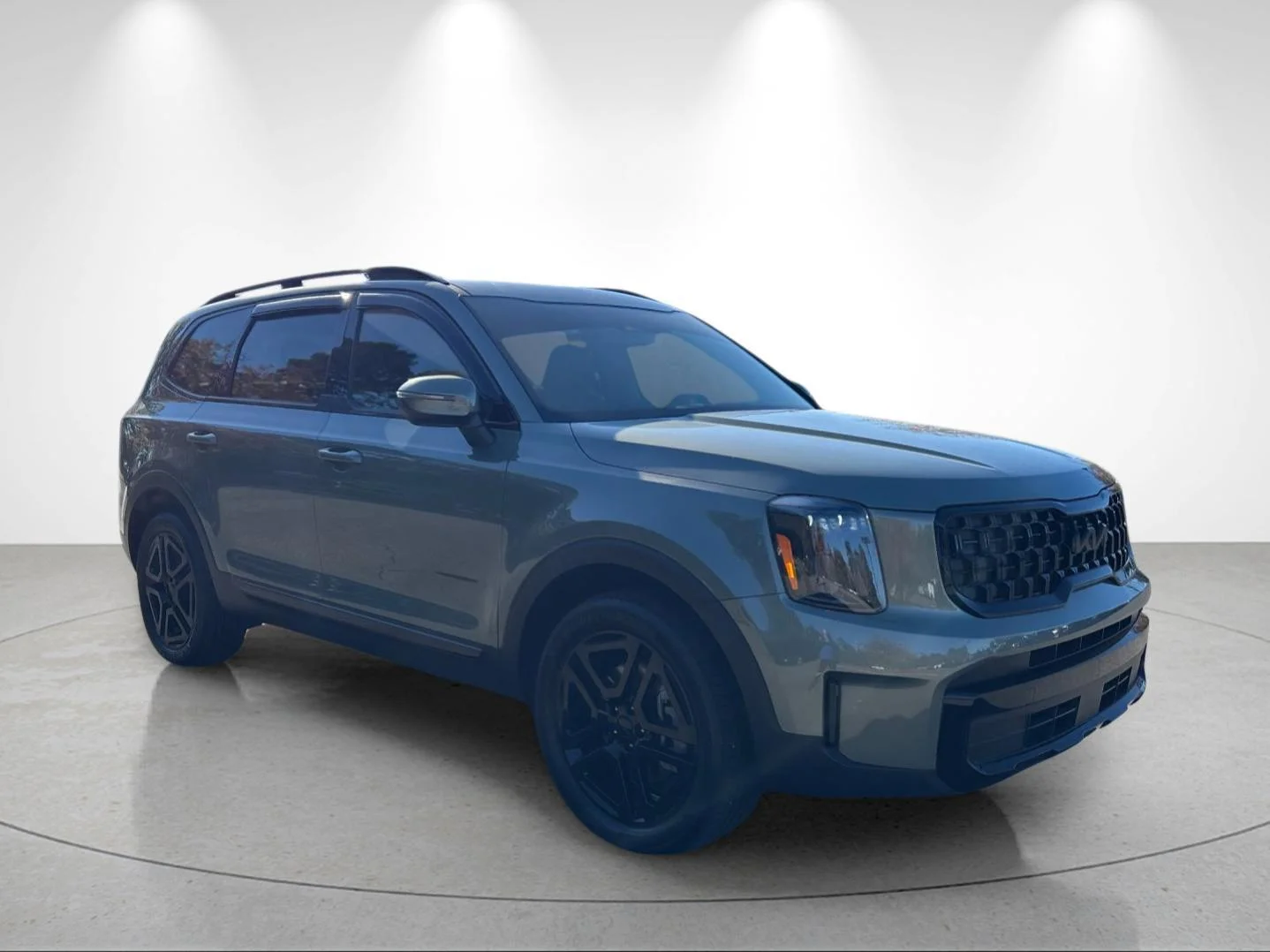 Used 2025 Jungle Green Kia EX X-Line image 7
