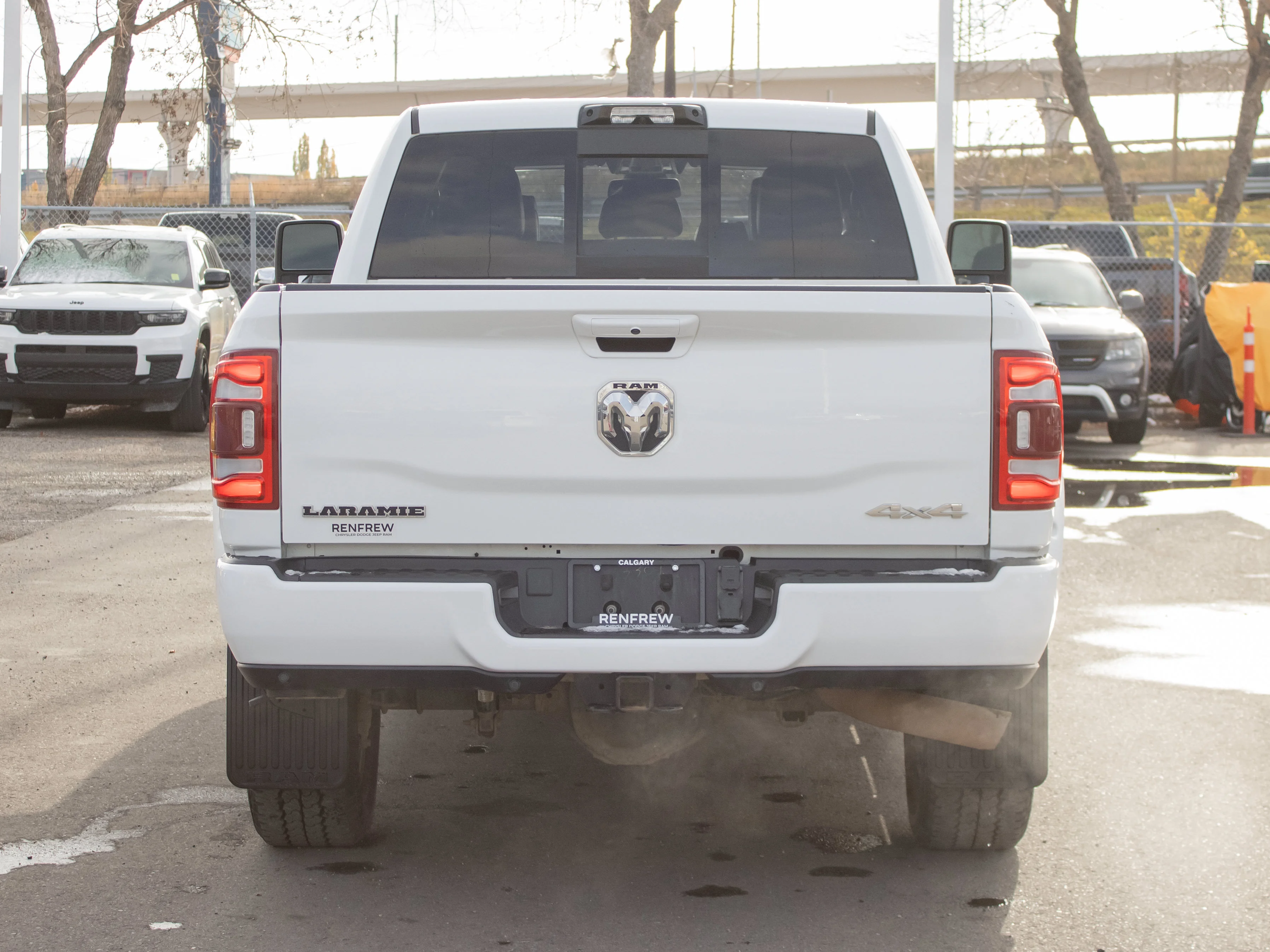 Used 2024 White RAM Laramie* Mega Cab 4x4, Laramie Level 1 Equip Group, Heated/Ventilated Seats & Wheel image 14