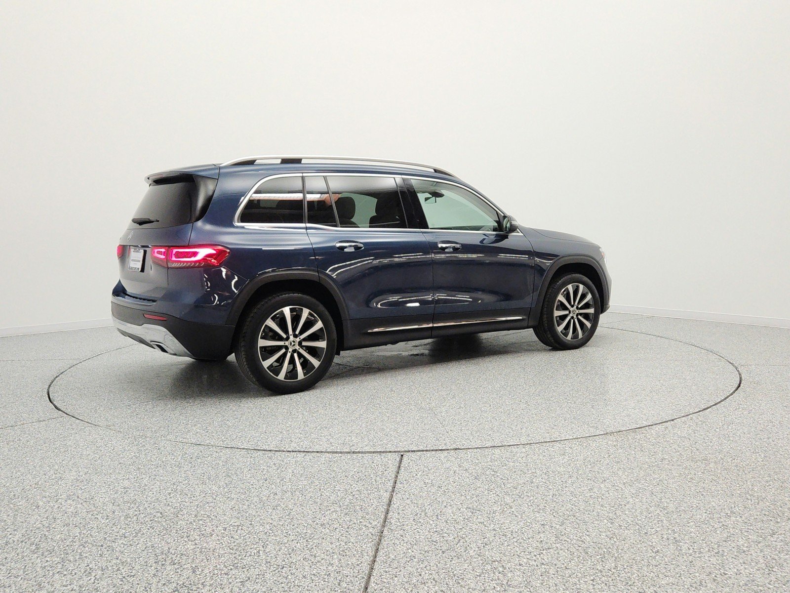 Used 2023 Denim Blue Metallic Mercedes-Benz GLB 250 SUV image 5