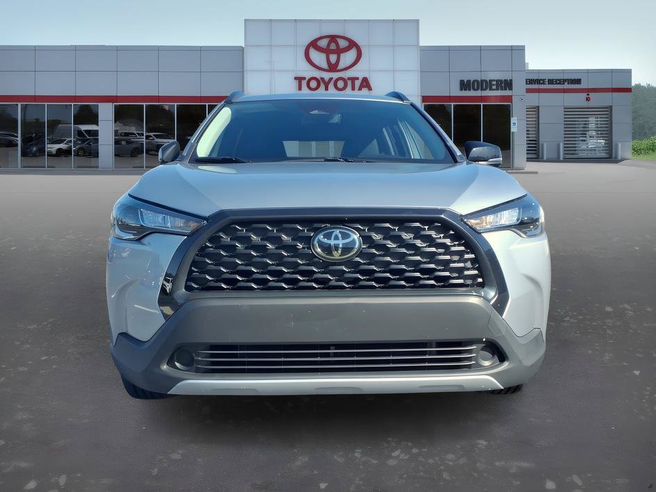 Used 2025 Silver Toyota LE image 8