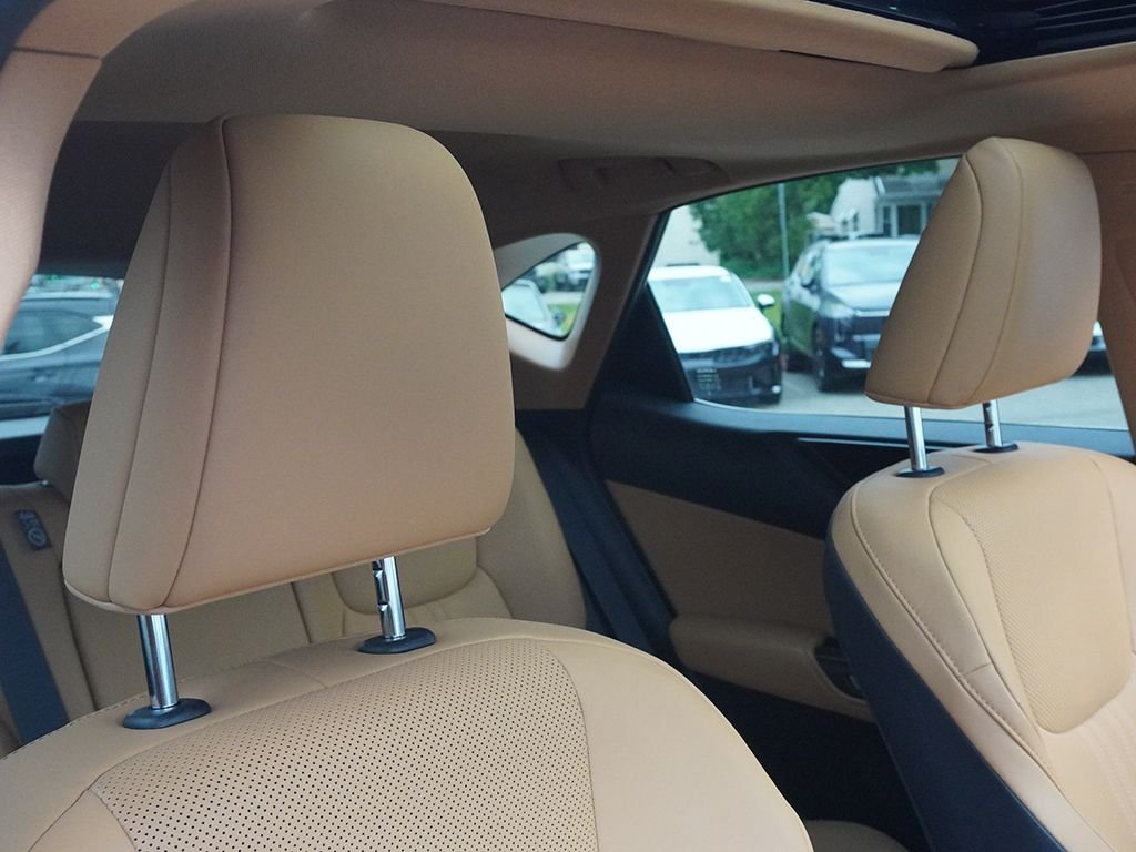 Used 2024 White Lexus 350 Base image 30