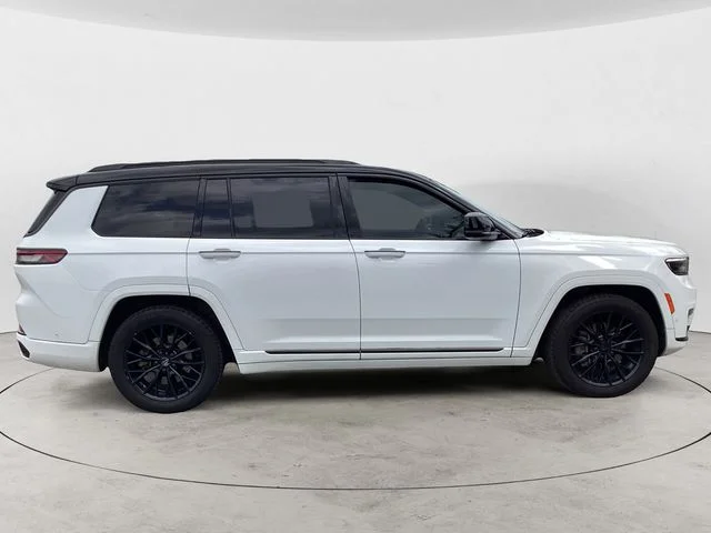 Used 2023 Bright White Clearcoat Jeep Summit image 6