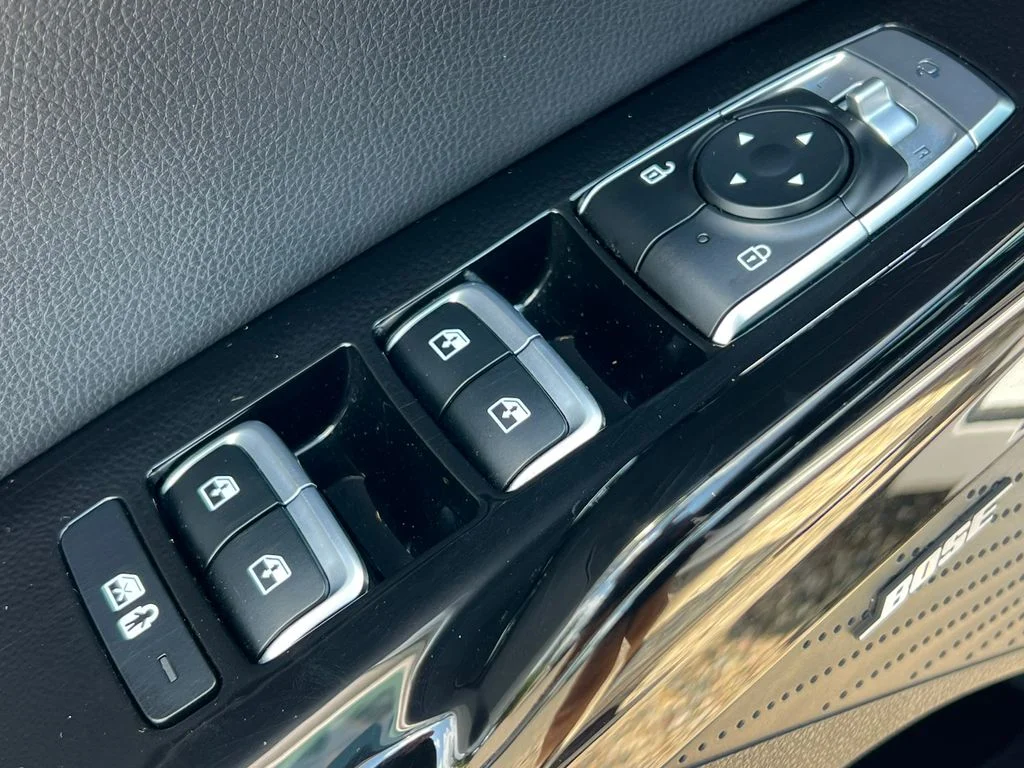 Used 2023 White Kia GT image 16