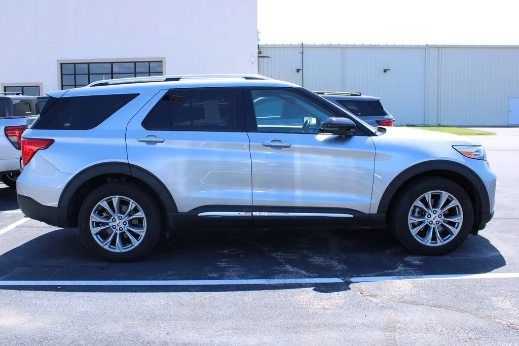 Used 2023 Silver Metallic Ford Limited image 6