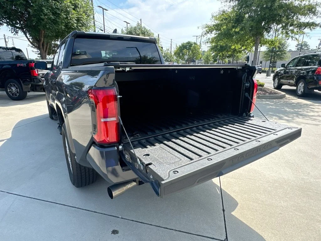 Used 2025  Toyota SR5 image 32