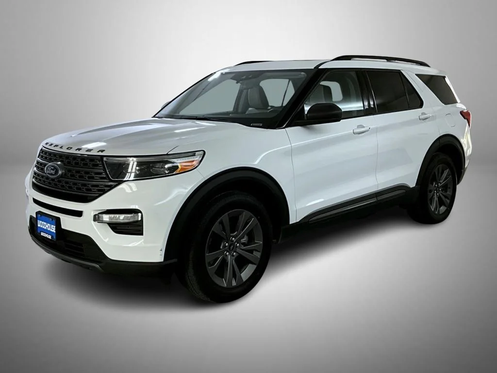 Used 2021 White Ford XLT image 1