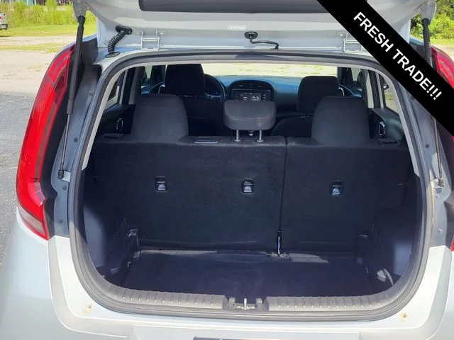 Used 2021 Silver Kia S image 4