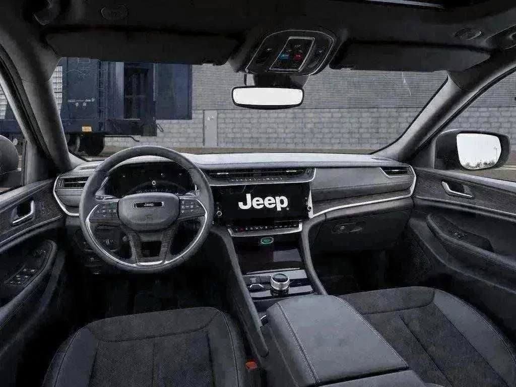 New 2026 Bright White Clear-Coat Exterior Paint Jeep Altitude image 77