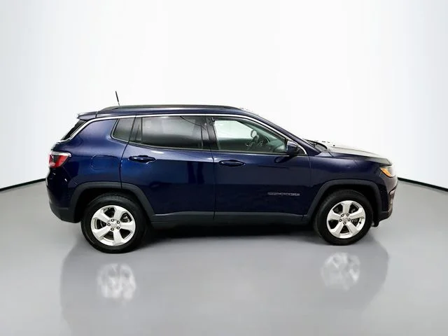 Used 2018 Jazz Blue Pearlcoat Jeep Latitude image 8