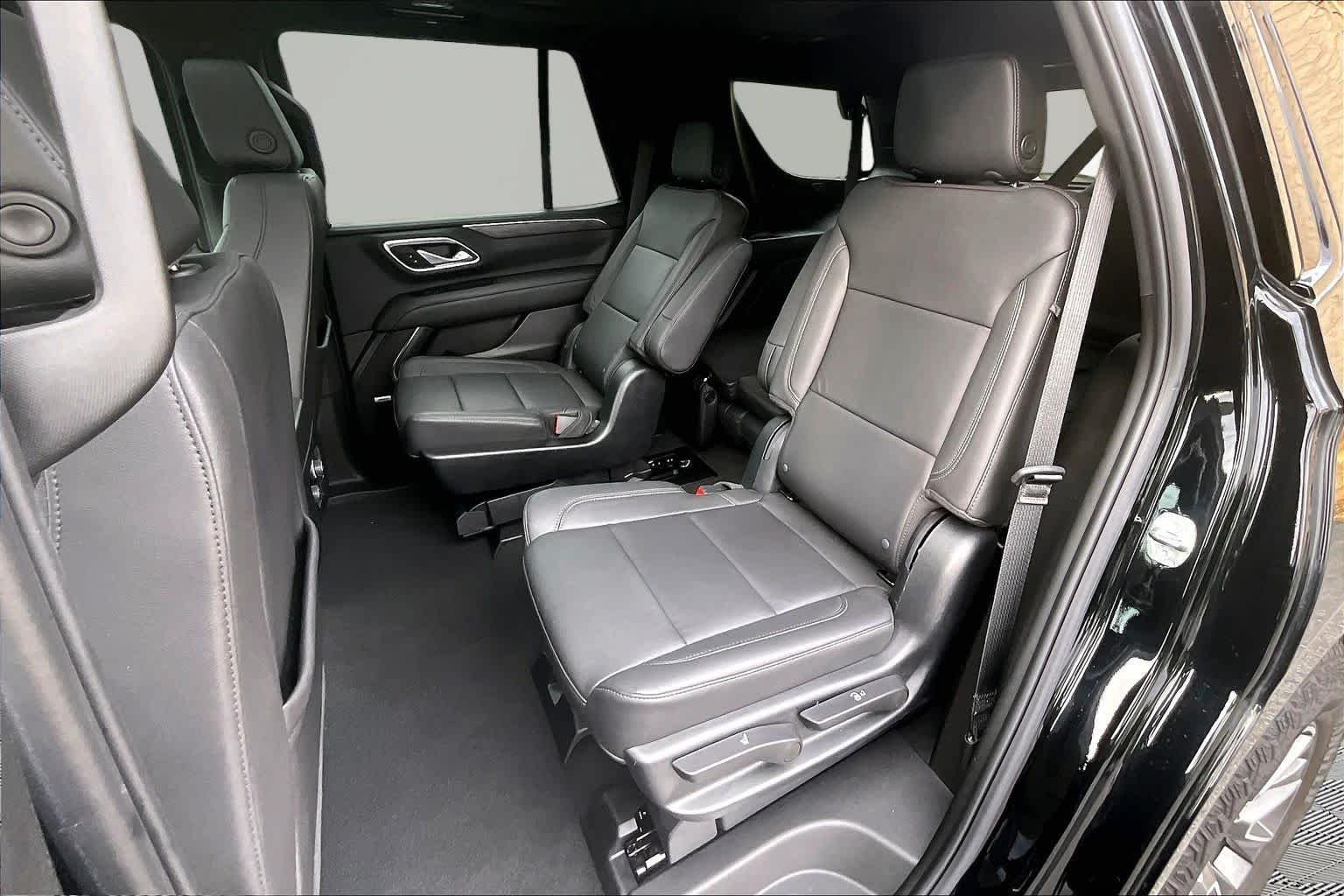 Used 2023 Black Chevrolet Z71 image 41