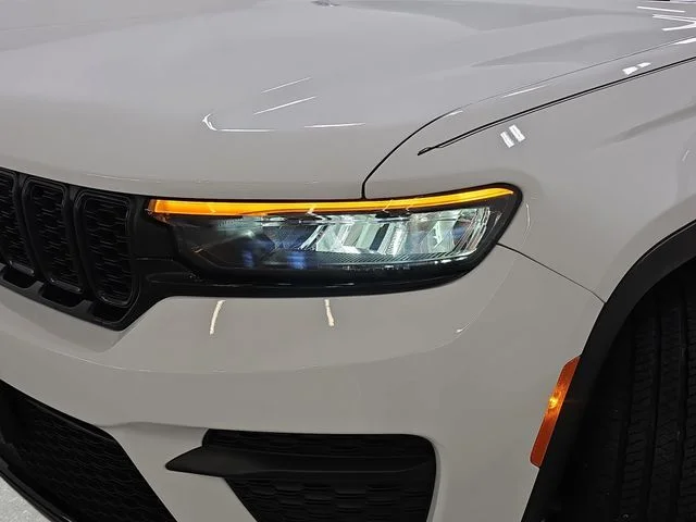 Used 2023 White Jeep Altitude X image 30