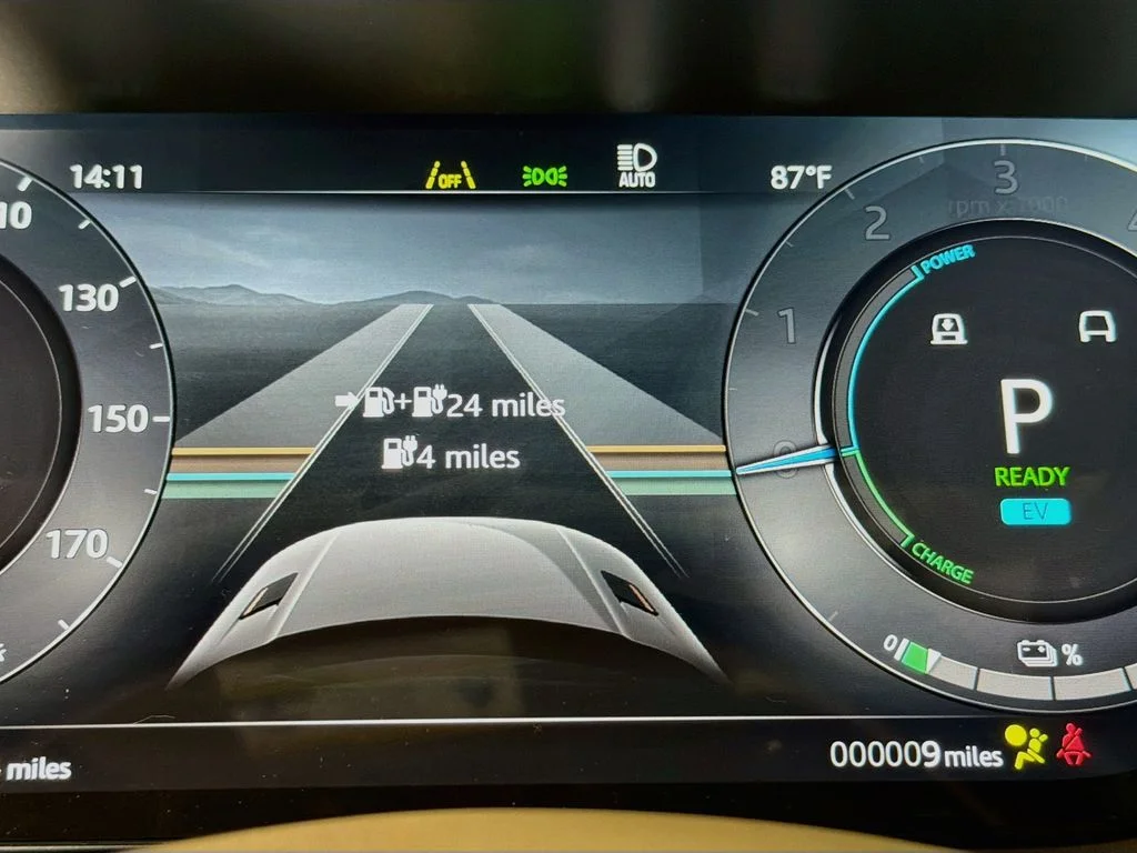 New 2026 Fuji White Land Rover Dynamic SE image 12
