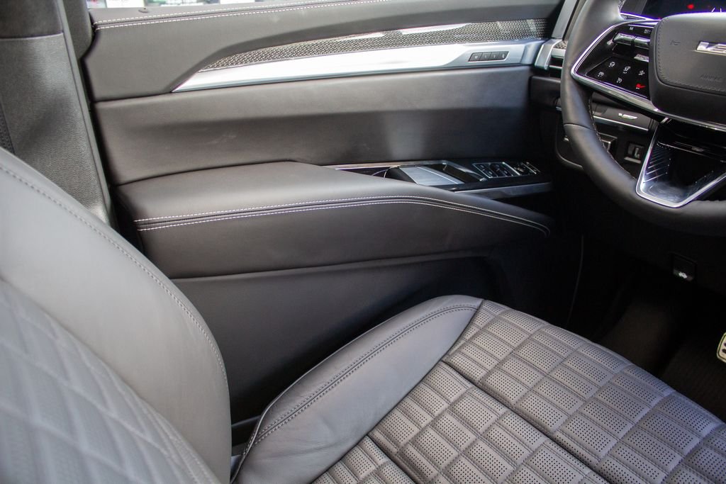 Used 2026 Vibrant White Tricoat Cadillac V-Series image 19