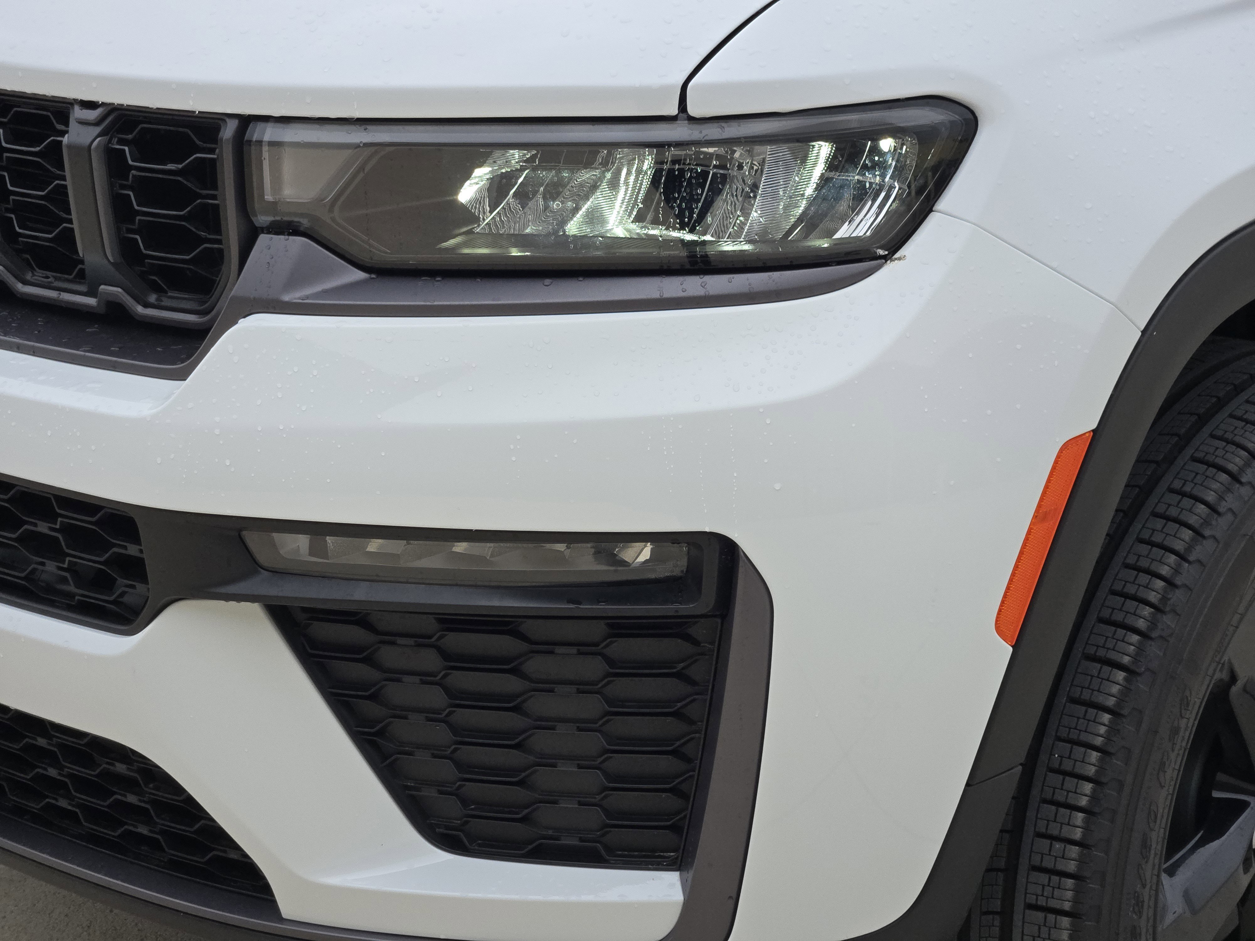 New 2026 Bright White Clear-Coat Exterior Paint Jeep Limited image 7