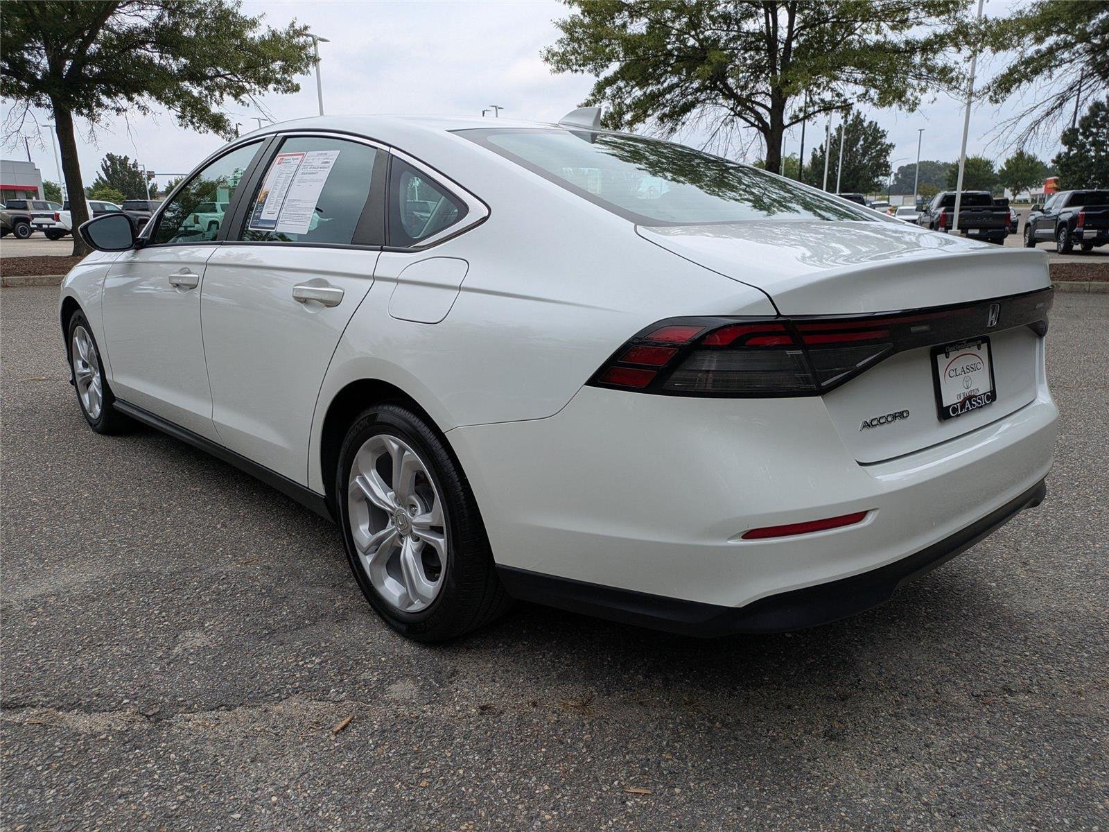 Used 2023 Platinum White Pearl Honda LX image 6